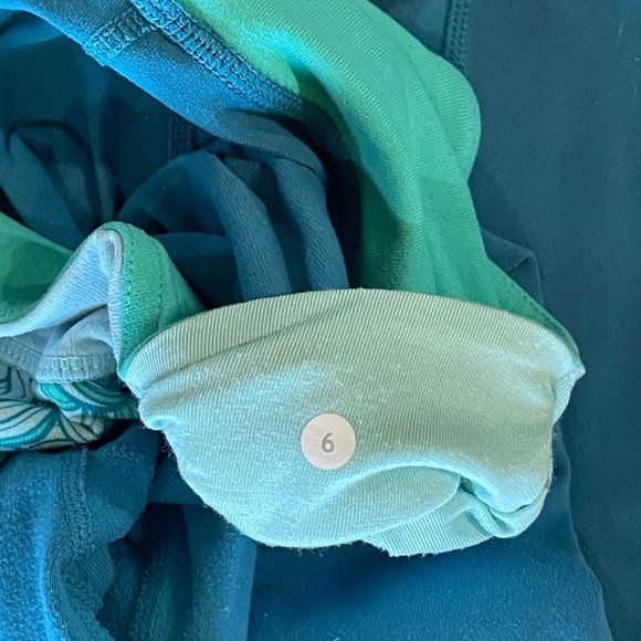 Lululemon Capri Leggings 6 - Picture 3 of 3